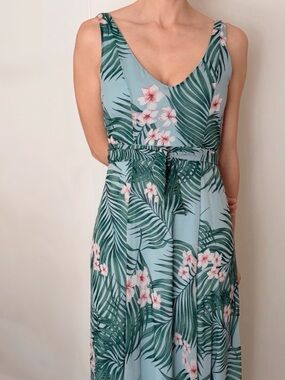Tropical Palm Print Maxi Dress in Light Blue